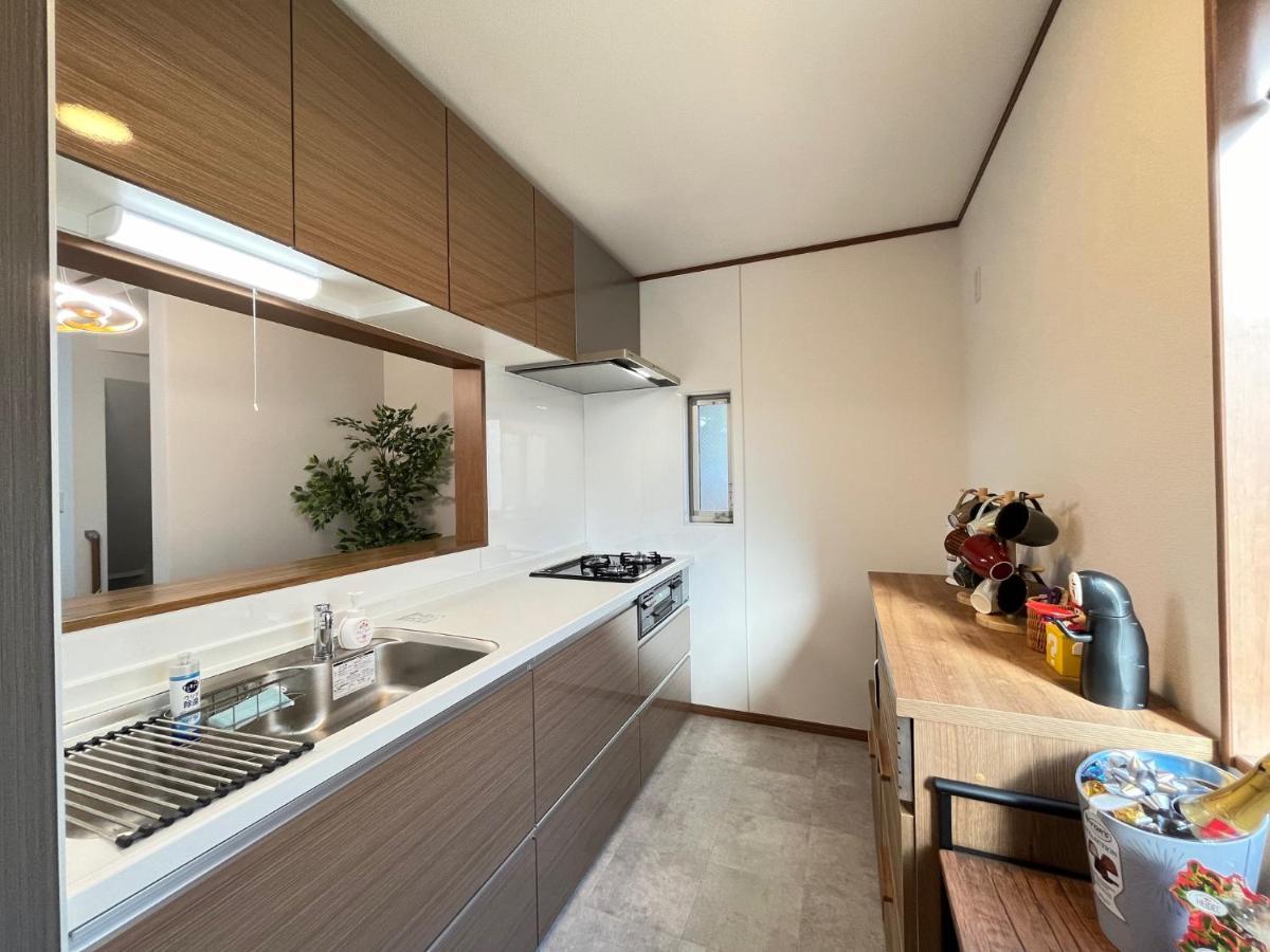 Semesterbostad Charming New Launch: Direct Access To Narita & Haneda Airports, Shinjuku, And Disneyland; Close To Asakusa & Akihabara! *